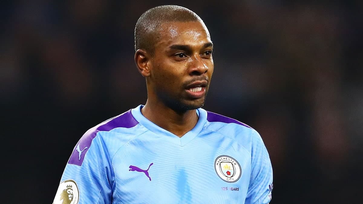 Manchester City star Fernandinho in action