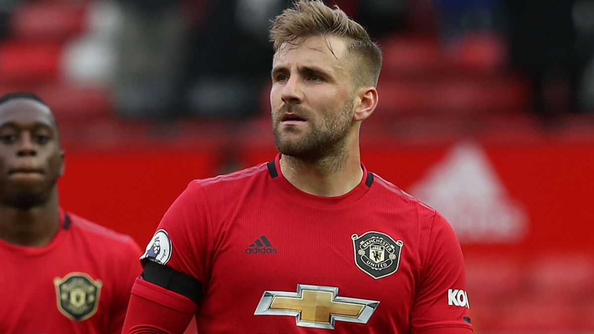 Luke Shaw playing for Manchester United