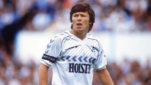 Steve Perryman playing for Spurs