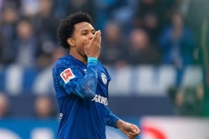 Weston McKennie in action for Schalke 04