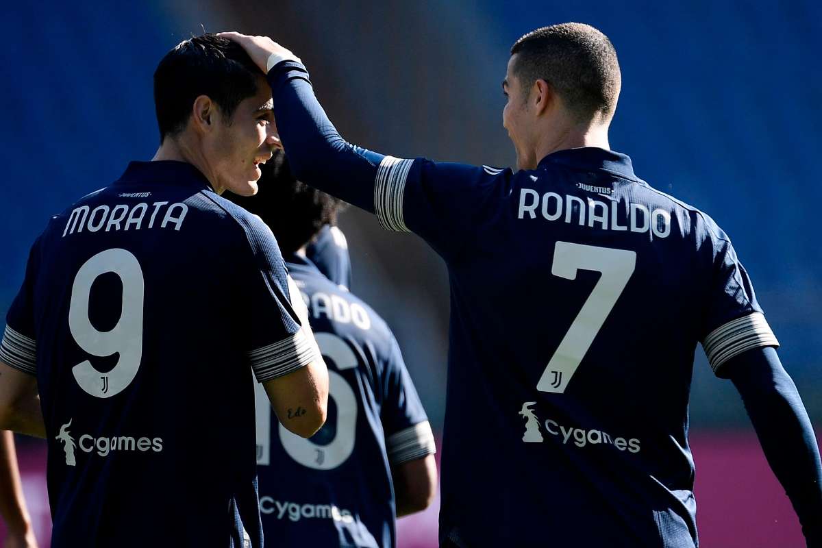 8 Ноября, Рим: Футболисты «Ювентус» Альваро Мората и Криштиану Роналду празднуют гол португальца в ворота «Лацио» (Фото - AFP)