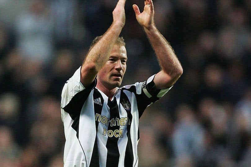 Alan Shearer applauds the crowd after breaking Jackie Miburn's goalscoring record at St James' Park