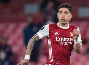 Hector Bellerin of Arsenal during the UEFA Europa League Round of 16 Second Leg match between Arsenal and Olympiacos at Emirates Stadium on March 18, 2021 in London, United Kingdom. Sporting stadiums around Europe remain under strict restrictions due to the Coronavirus Pandemic as Government social distancing laws prohibit fans inside venues resulting in games being played behind closed doors. (Photo by Sebastian Frej/MB Media/Getty Images)