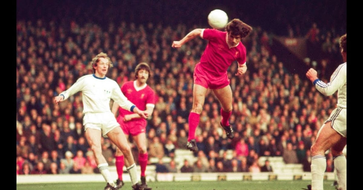 1976 год, финал Кубка УЕФА: Нападающий «Ливерпуля» Кевин Киган во время матча с «Брюгге» 