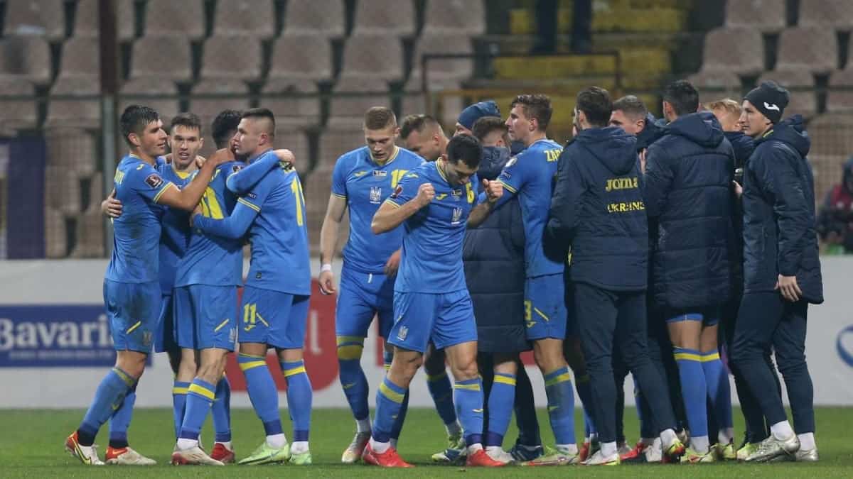16/11/2021, Зеница, Босния и Герцеговина: Футболист сборной Украины празднуют победу над Боснией и Герцеговиной в рамках отбора на ЧМ - 2022 (фото - Reuters)