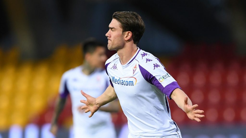 Dušan Vlahovic: Top 10 best strikers in 2021